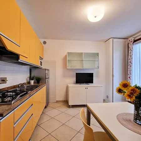 Apartment Relaxing Garden Flat With Pool Near The