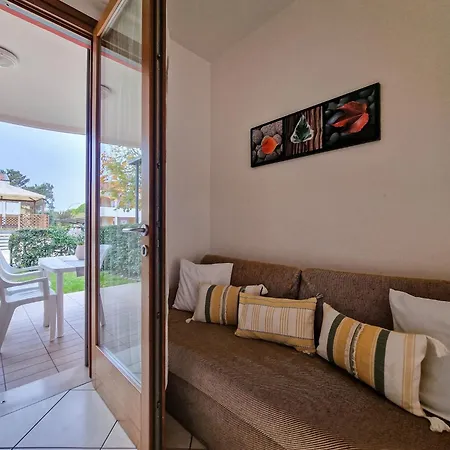 Apartment Relaxing Garden Flat With Pool Near The