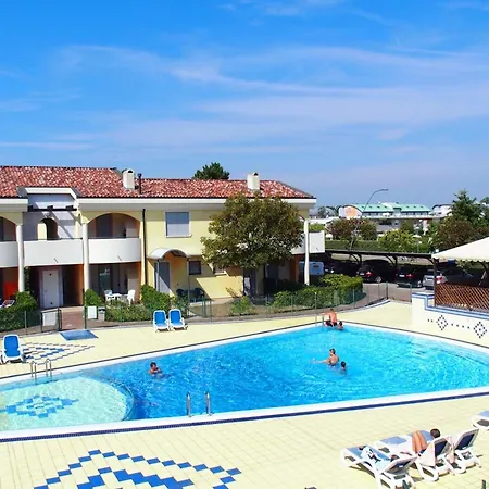 Appartement Relaxing Garden Flat With Pool Near The