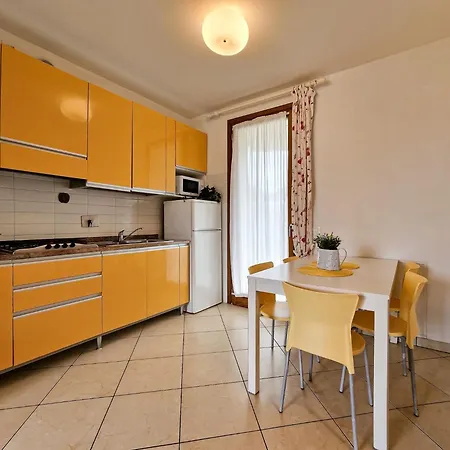 Apartment Relaxing Garden Flat With Pool Near The