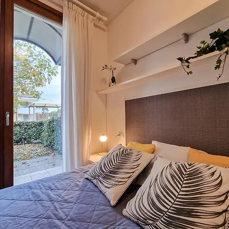 Relaxing Garden Flat With Pool Near The Apartment Bibione