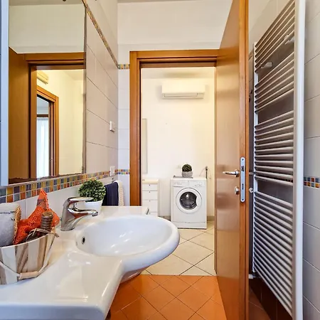 Relaxing Garden Flat With Pool Near The Apartamento