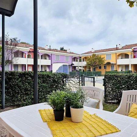 Relaxing Garden Flat With Pool Near The Apartamento Bibione