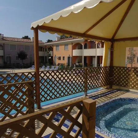 Διαμέρισμα Relaxing Garden Flat With Pool Near The